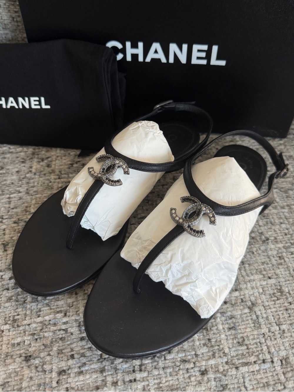 Chanel Black Leather T-Strap Thong Sandals CC Embellished Crystal Logo